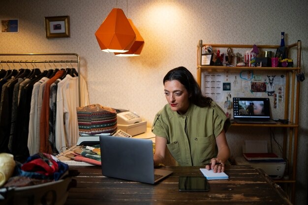 Woocommerce Dropshipping Integration 2 woman-promoting-cloths-from-thrift-store