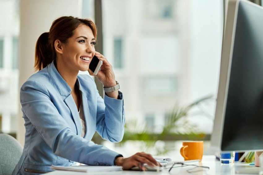 Dropshipping 4 businesswoman working