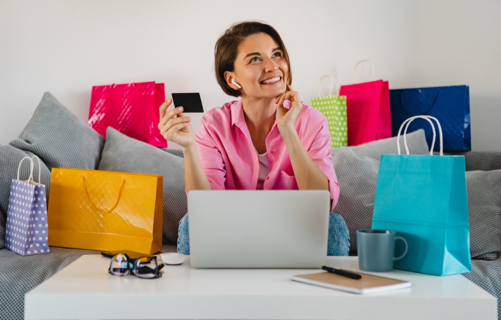 E-commerce Growth Happy Online Shopping