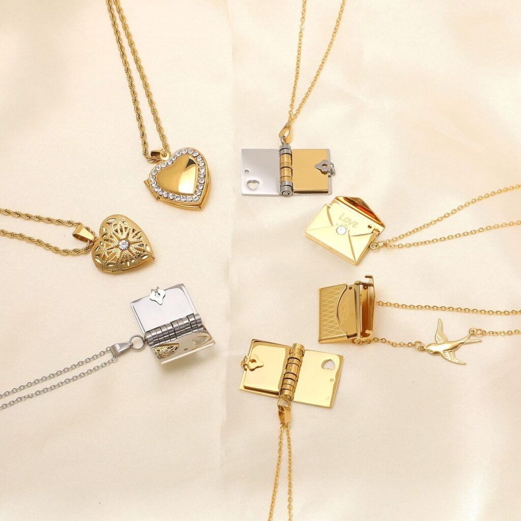 18K Gold Stainless Steel Locket Necklace Waterproof & Hypoallergenic